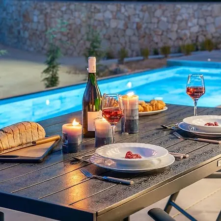 Garden Villa *